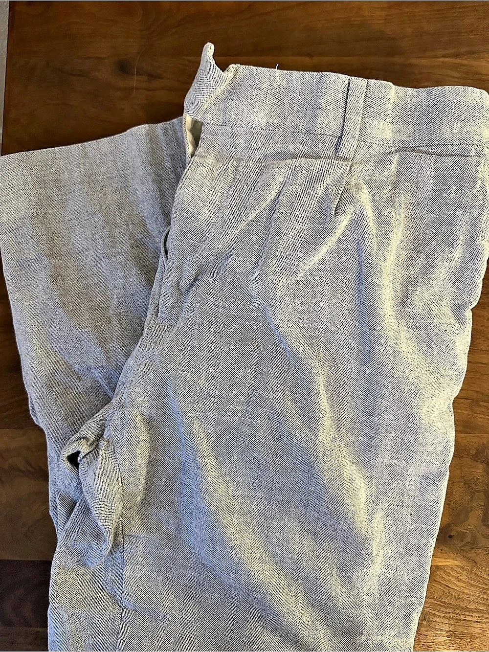 Banana Republic Men’s Tailored Slim Fit Chinos Grey/White